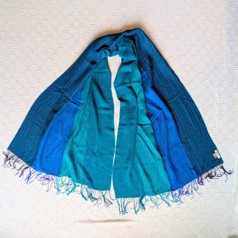 NUNA Scarf Shawl Wrap Baby Alpaca Silk Blend Blue Fringed Made in Peru 26"x80"